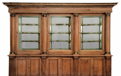 Grande vetrina da speziale in legno intagliato, XVIII