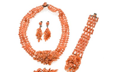 Important parure of floral inspiration in pink coral and low title gold