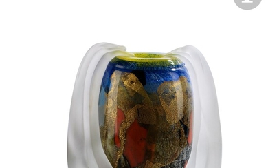 Jean-Claude NOVARO (France, 1943-2014) Exceptionnel vase en verre soufflé à décor d’émaux de couleurs et...