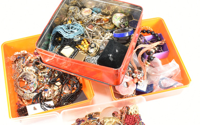 LARGE COLLECTION OF VINTAGE & MODERN COSTUME JEWELLERY