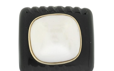 Mabe Pearl and Black Onyx Ring