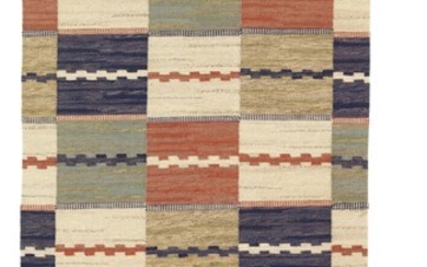 Märta Måås-Fjetterström: “Vita Rutmattan” (The white square carpet). Handwoven wool carpet in “rölakan” flatweave technique with geometric pattern.