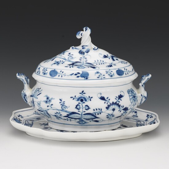 Meissen Porcelain Tureen with Lid and Under Platter, "Blue Onion" Pattern, ca. 1924 - 1934