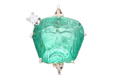 PENDANT/SHORTENER, pour collier de 2 rangs de perles, or blanc 14K, émeraude sculptée représentant Jésus...