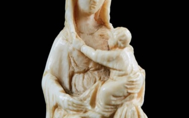 Petite Vierge à l'Enfant en ivoire sculpté... - Lot 20 - Pierre Bergé & Associés