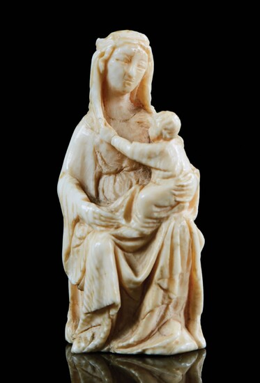 Petite Vierge à l'Enfant en ivoire sculpté... - Lot 20 - Pierre Bergé & Associés