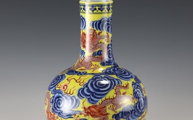 QING DYNASTY QIANLONG YELLOW GROUND BLUE AND WHITE ALUM RED DRAGON CELESTIAL SPHERE VASE