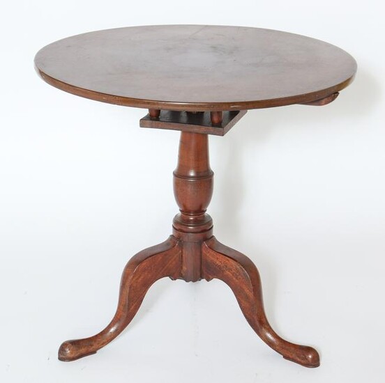 Queen Anne Style Wooden Tilt-Top Tea Table