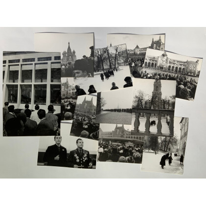 Roberto Menghi ( Milano 1920 - Milano 2006 ) , "Russia - Milano" 1955/ 1965 dodici fotografie vintage alla gelatina sali d'argento di cui undici nel formato (cm 11x24)e una...