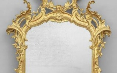 Specchiera Luigi XV in legno finemente intagliato