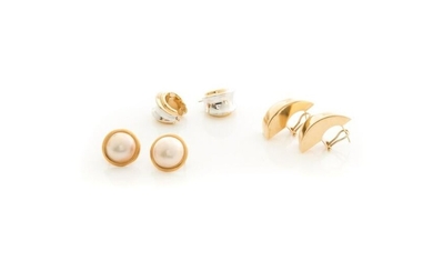 THREE PAIRS OF GOLD EARRINGS, 18g