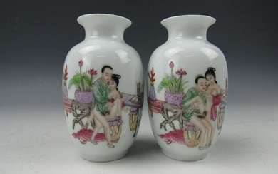 Two Chinese Famille Rose Porcelain Vase with Mark
