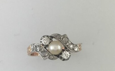 Two gold 750°/°°° ring with a button pearl set with two TA diamonds enhanced with roses, circa 1900, TD 55, Gross weight: 3,56g
