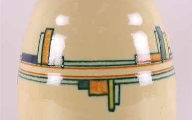 Un vase "Blokjes" en poterie, Potterie KTP Kennemerland Velsen, période 1929 - 1932. Design attribué...