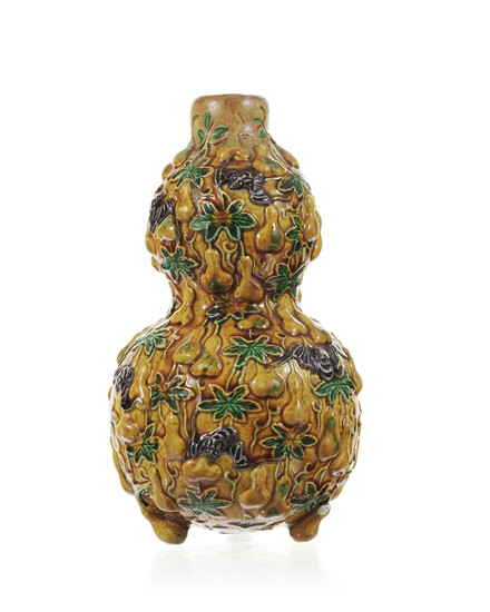 Vase de forme double gourde en céramique à fond jaune, Chine, dynastie Qing, décor de double gourdes et chauves-souris en relief, reposan