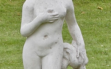 Vénus au dauphin en tant que statue de parc Fonte de pierre, blanc. Représentation entièrement...