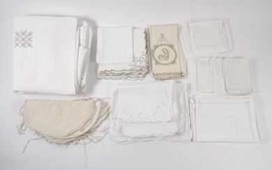 iGavel Auctions: Mixed Group of Linen and Lace Tablecloth, Napkins, Dollies FD8B