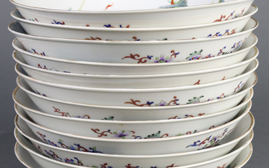 (lot of 12) A group of Chinese Famille-rose Export Porcelain Plates