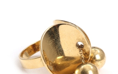 Anni & Bent Knudsen: An 18k gold ring with movable ball pendants. Design no. 261. Size app. 50. Weight app. 15 g.