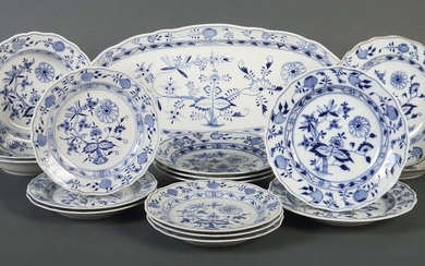 17 pieces with onion pattern decor mostly Meissen, 1860-after 1934 (3 pieces Meissen kiln and porcelain factory formerly C. Teichert, before 1930), porcelain, glazed and with underglazed painting of the onion pattern in cobalt blue and white rim, 17...