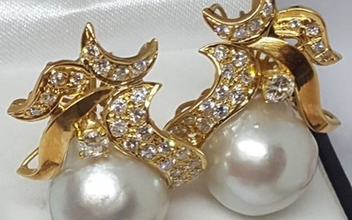 18 kt. South sea pearls, Yellow gold, about 15.10 x 14.00 mm - Earrings, 18 grams diamonds around 1.60 ct 48 total diamonds - 35.00 ct salt water pearls - Diamonds