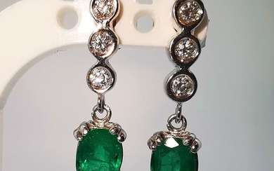 18 kt. White gold - Earrings - 2.10 ct Emerald - Diamonds