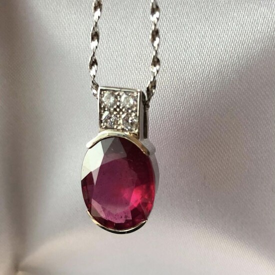 18 kt. White gold - Necklace with pendant - 7.00 ct Ruby - Diamonds