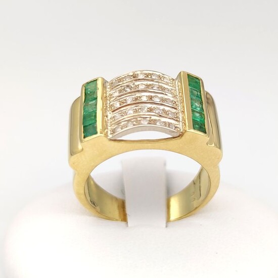 18 kt. Yellow gold - Ring - 0.50 ct Diamonds - Ct 1.00 Emeralds