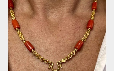 22K Yellow Gold Italian Coral Necklace