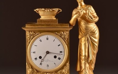 Impressive figurative French Empire clock, Beautiful woman with 2 pigeons (for congratulation) - Bronze (gilt/silvered/patinated/cold painted) - Early 19th century