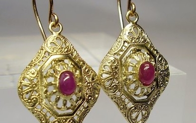 Goldschmiede-Anfertigung - 14 kt. Akoya pearls, Yellow gold - Earrings - 0.50 ct Ruby - genuine, white Akoya cultured pearls