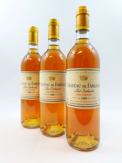 3 bouteilles CHÂTEAU DE FARGUES 1989 Sauternes (base goulot, étiquettes fanées, léger abimées par l'humidité, capsules fripées)