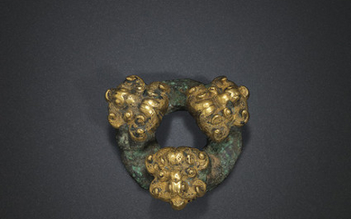 A BRONZE AND GOLD HARNESS FITTING, SPRING AND AUTUMN PERIOD, LATE 6TH-EARLY 5TH CENTURY BC