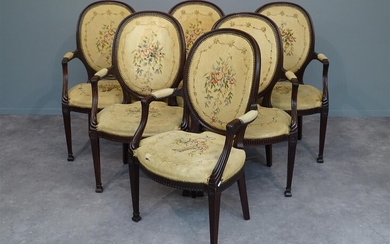 (-), 6 mahonie stoelen met medaillonvormige rug, rustend...
