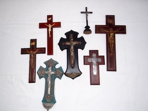 7 PC. MISC. LOT OF RELIGIOUS CRUCIFIXES