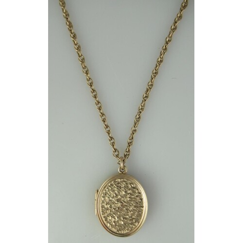 9ct gold locket with textured front on a 9ct gold rope twist...