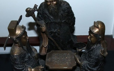 A 20TH CENTURY CHINESE BRONZE GROUP OF MEN PLAYING GO
