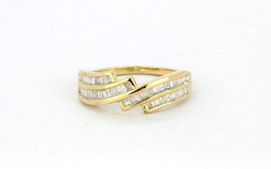 A 9ct yellow gold crossover ring set with baguette cut diamonds, (O).