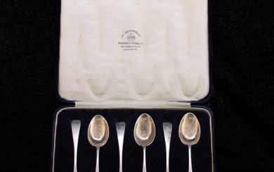 A CASED SET OF SIX GEORGE V OLD ENGLISH PATTERN SILVER COFFEE SPOONS.