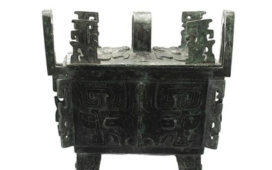 A CHINESE ARCHAIC BRONZE RITUAL VESSEL DING