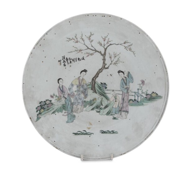 A CHINESE POLYCHROME ENAMELED PORCELAIN DISH 20TH CENTURY.