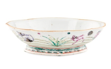 A Chinese Export Porcelain Dish