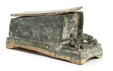 A GREEN GLAZED CERAMIC FUNERARY MODEL OF A TOMB WITH