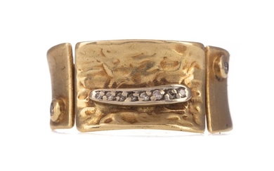 A HAMMERED GOLD AND DIAMOND SET RING