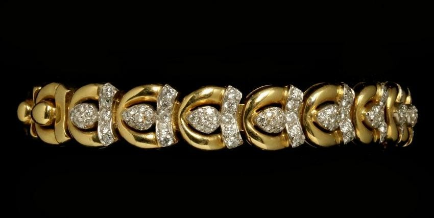 A LADIES 18K GOLD DIAMOND BRACELET APPROX. 2.72 CT TW