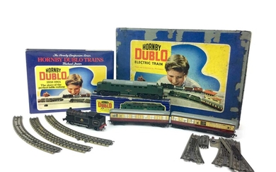 A LOT OF BOXED HORNBY DUBLO LOCOMOTIVES AND TENDER