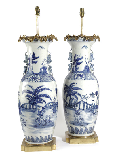 A PAIR OF CHINESE BLUE AND WHITE VASE TABLE...