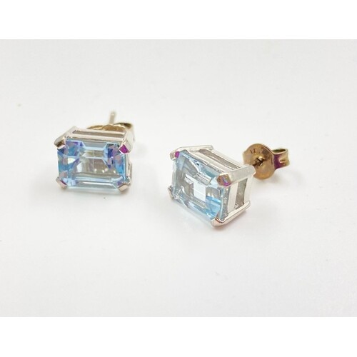 A Pair of 18K White Gold and Aquamarine Stone Earrings. 3.32...