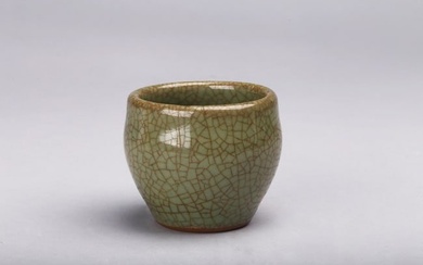 A SMALL CHINESE GE TYPE DEEP BOWL