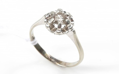 A SOLITAIRE DIAMOND RING WEIGHING 0.43CTS IN 18CT GOLD, SIZE L, 2.9GMS